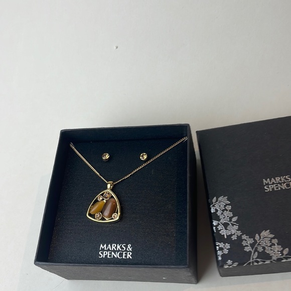 Tiger Eye Pendant Necklace & Matching Earrings Studs - Picture 1 of 4